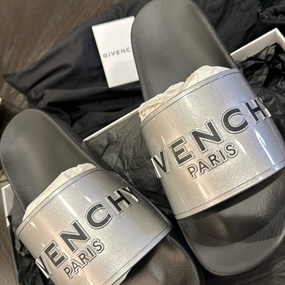 Givenchy Men's Pool Slides - Picture 4 of 4